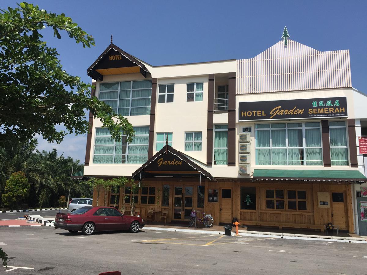 Semerah Garden Hotel Pontian Kecil Exterior foto