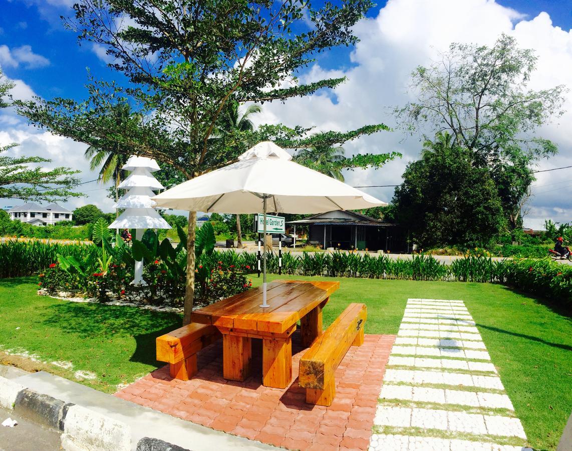 Semerah Garden Hotel Pontian Kecil Exterior foto